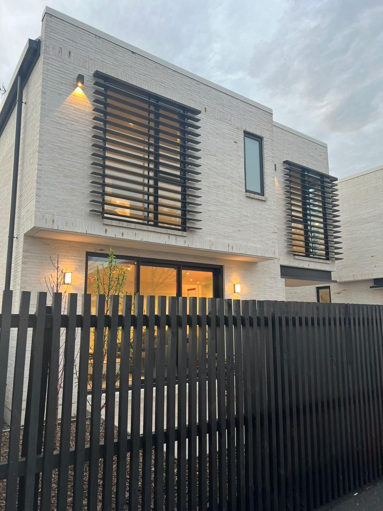 Cbd Contemporary Comfort Townhouse 2 Bed 2Bath Κράισττσερτς Εξωτερικό φωτογραφία